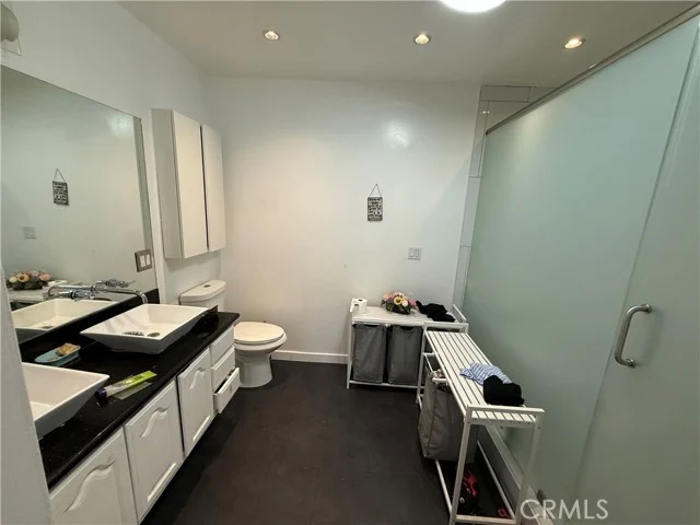 2545 Zonal Avenue photo 2