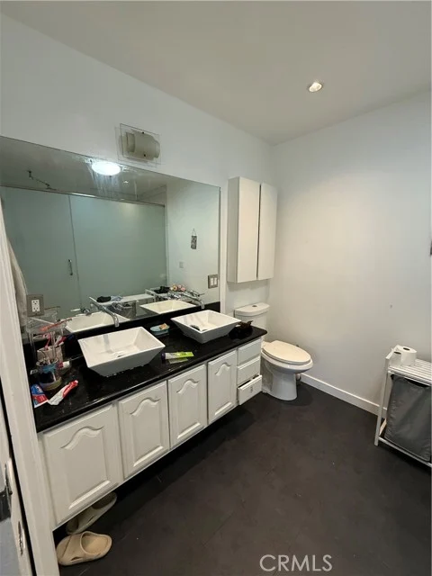 2545 Zonal Avenue photo 3