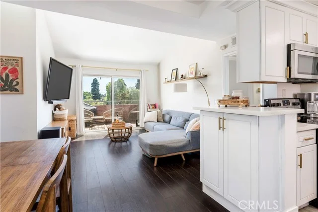 2507 E 15th #301 photo 4