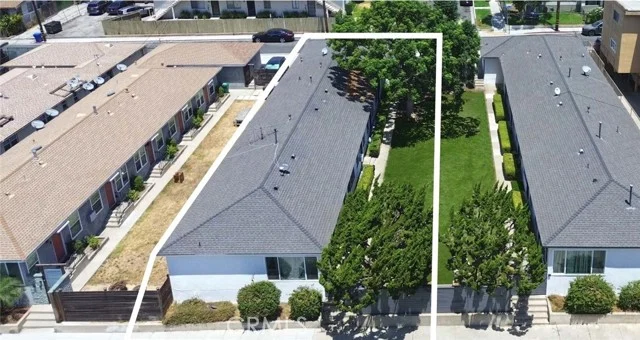 3245 E Wilton photo 2