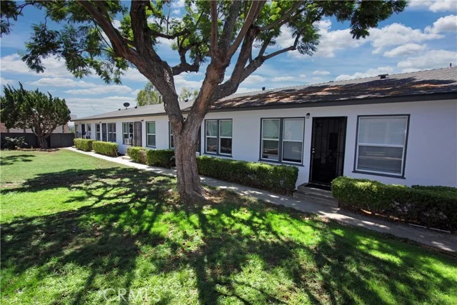 3245 E Wilton photo 4