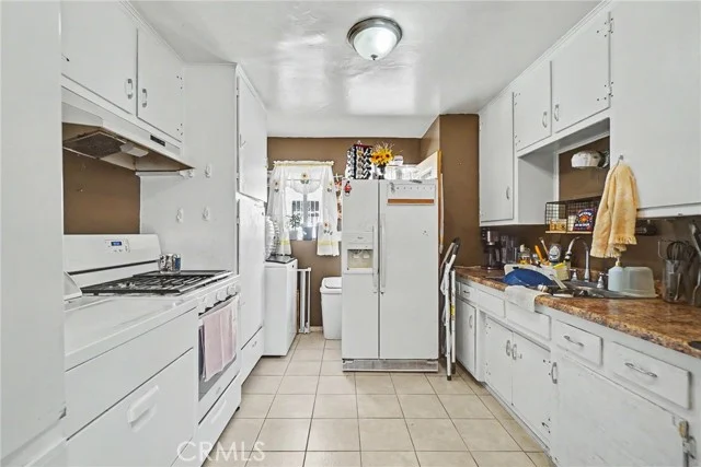 3249 E 4th photo 5