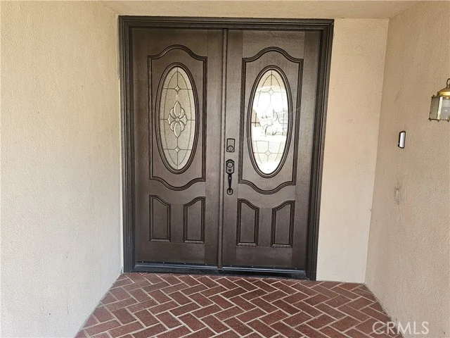 1221 E Denwall photo 2