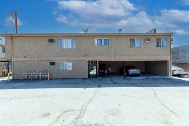 11341 Victory Boulevard photo 3