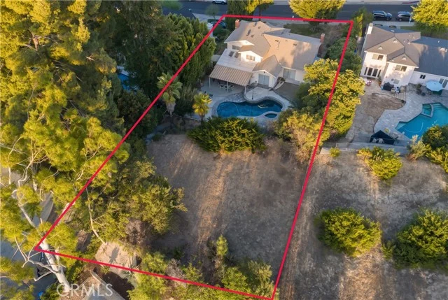 4807 Ellenita Avenue photo 2