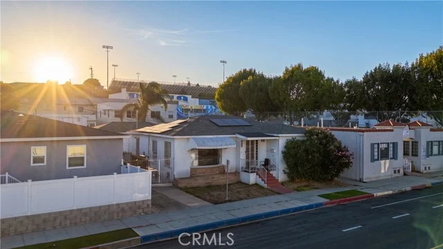 1631 S Cabrillo photo 3