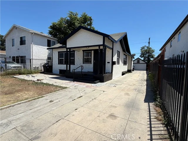 424 E 61st photo 3