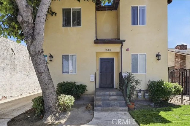 1614 W 39th Place photo 4