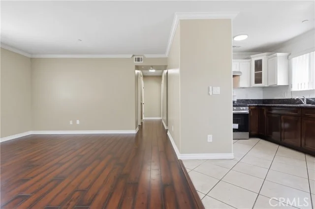 1614 W 39th Place photo 5