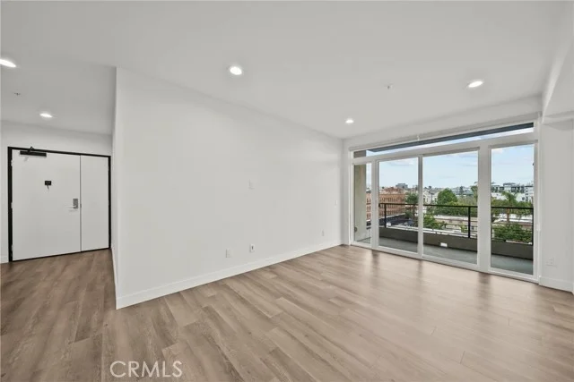 900 S Kenmore Avenue #504 photo 3
