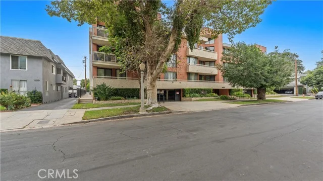 14521 Benefit St #102 photo 2