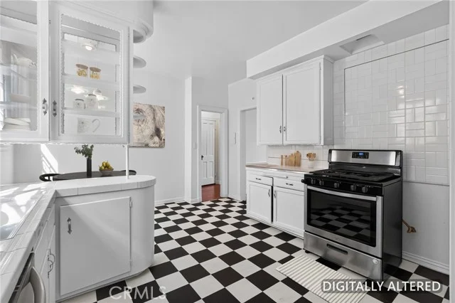 1280 S Beverly Glen photo 4
