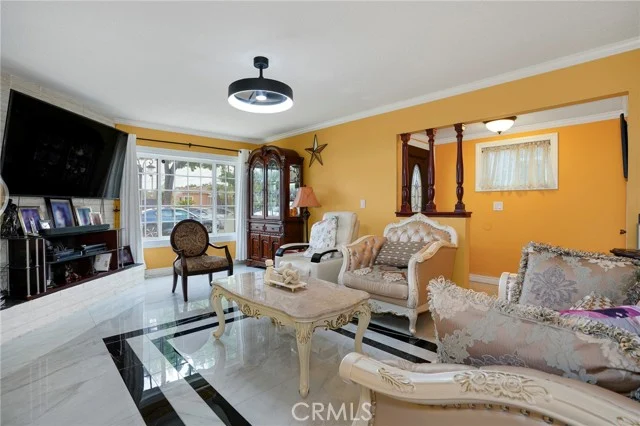 727 W Hill photo 3