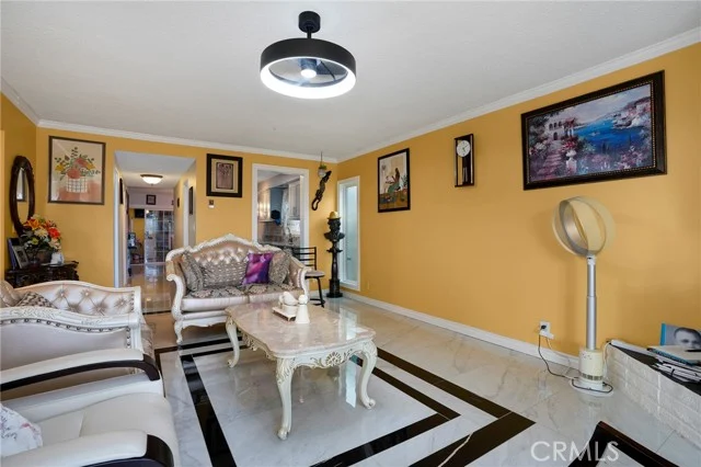 727 W Hill photo 4