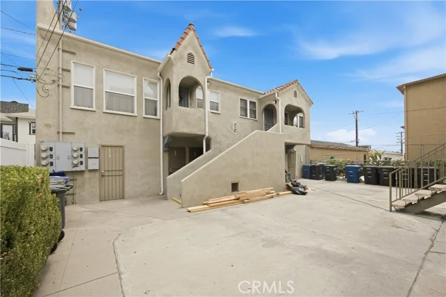 1258 S Woods Avenue photo 4