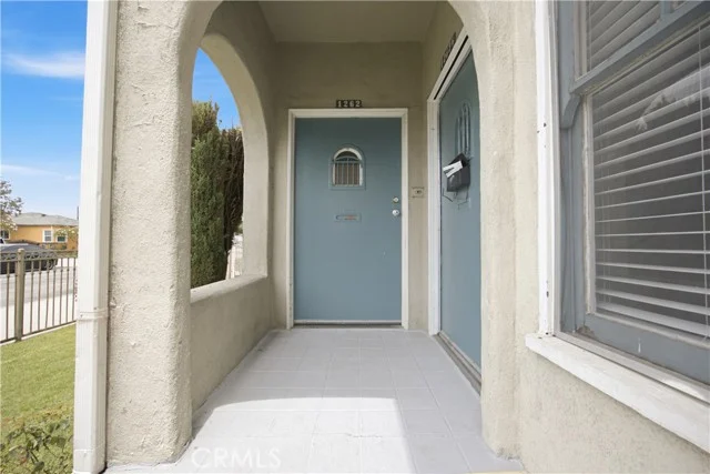 1258 S Woods Avenue photo 5
