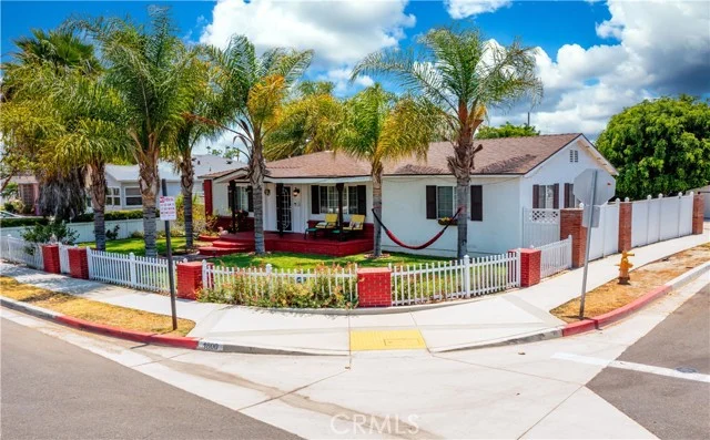 1800 E Hardwick photo 3