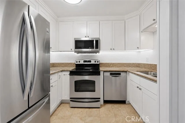 525 S Ardmore Avenue #320 photo 4