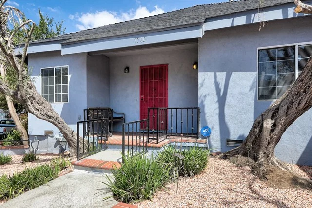 7700 Isis Avenue photo 2