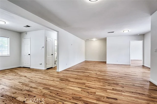 7700 Isis Avenue photo 4