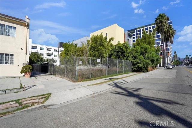 1449 N Bronson photo 2