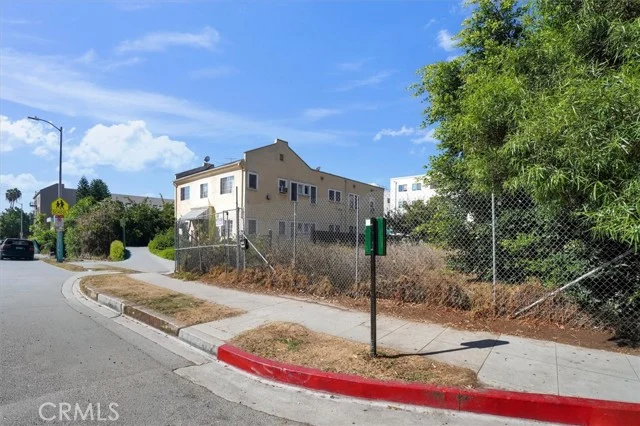 1449 N Bronson photo 4
