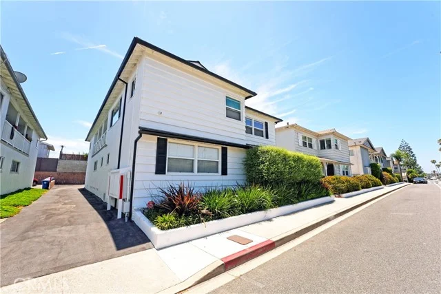 1250 Manhattan Beach photo 3
