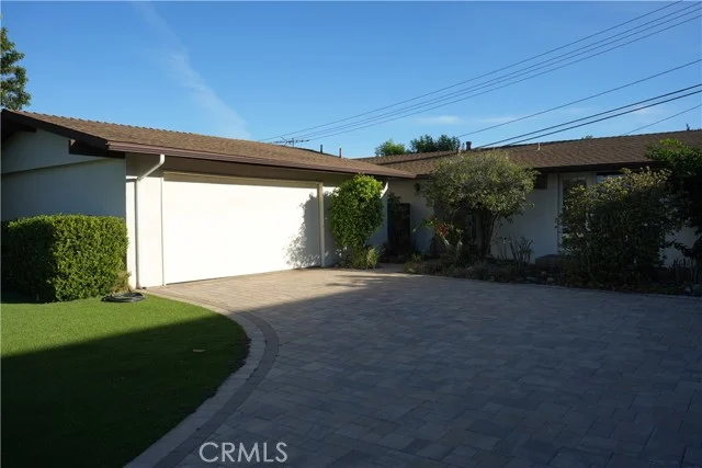 4912 Kingspine Drive photo 2