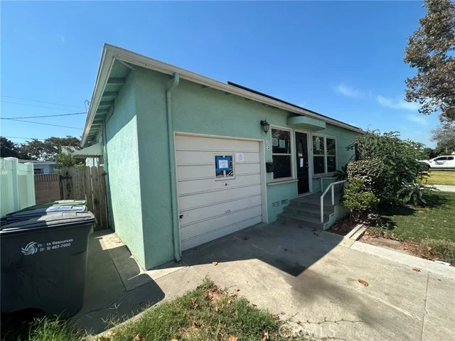 2736 E Jackson photo 2