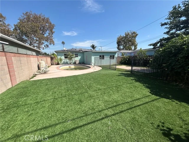 2736 E Jackson photo 3