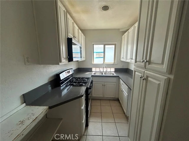 2736 E Jackson photo 4