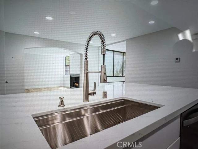 750 N Kings #105 photo 5