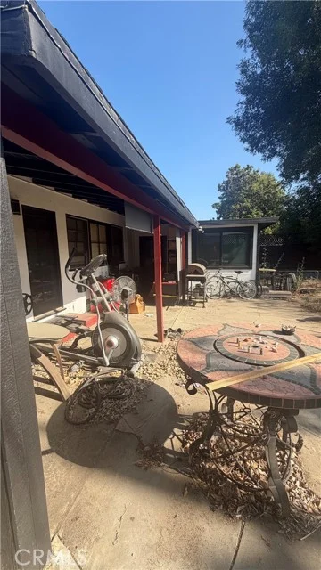 5837 Cedros photo 4