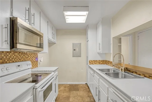 5460 White Oak Avenue #F105 photo 4
