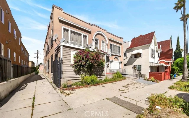 139 S Manhattan photo 3