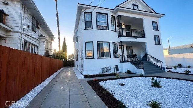 1405 Oak photo 2