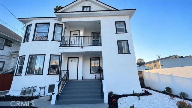 1405 Oak photo 3