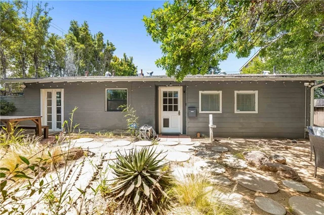 2361 Pelham photo 3
