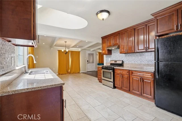 1211 E Leigh Court photo 4