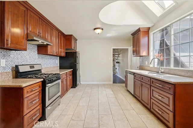 1211 E Leigh Court photo 5