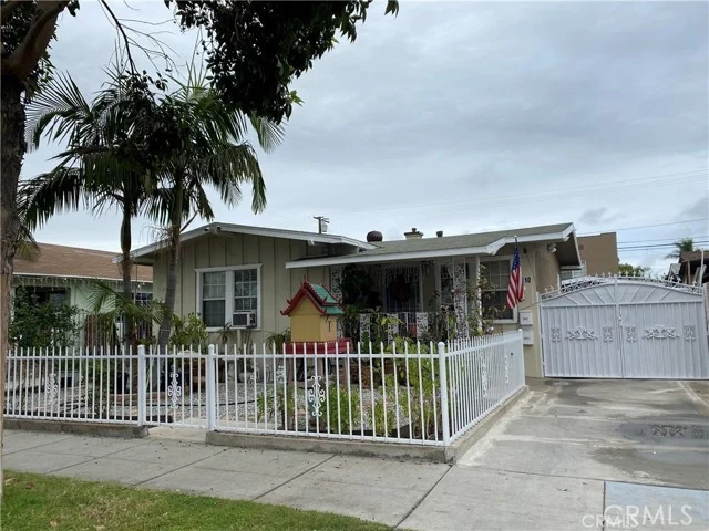 2310 Elm photo 1