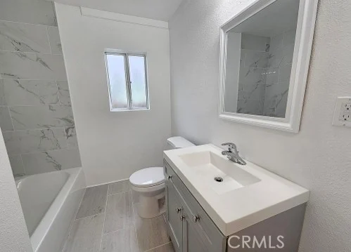 2310 Elm photo 3