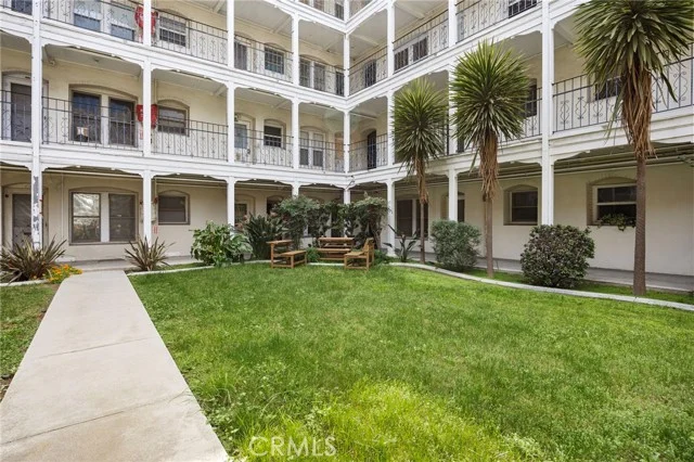 4125 S Figueroa #202 photo 3