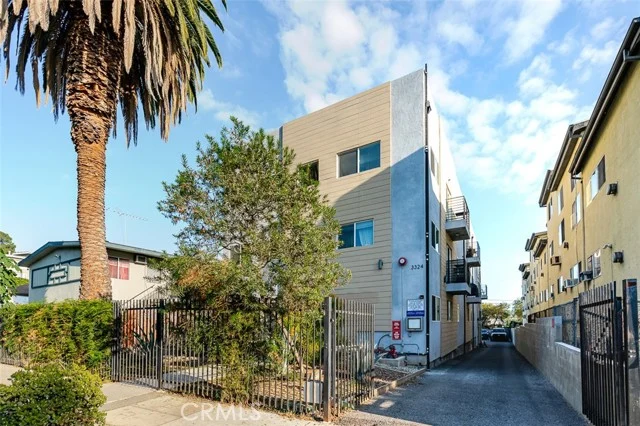 3324 Chapman photo 2