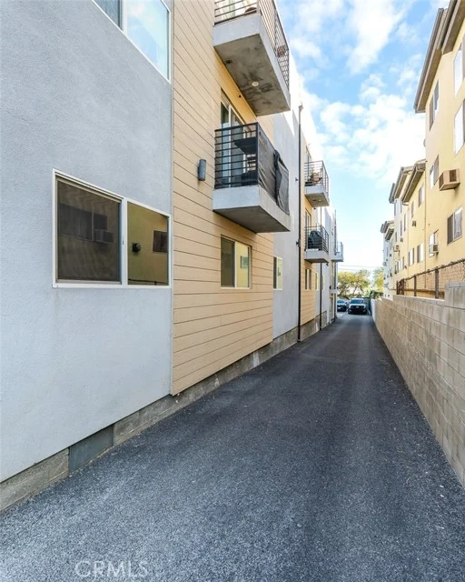 3324 Chapman photo 3