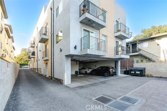 3324 Chapman photo 4