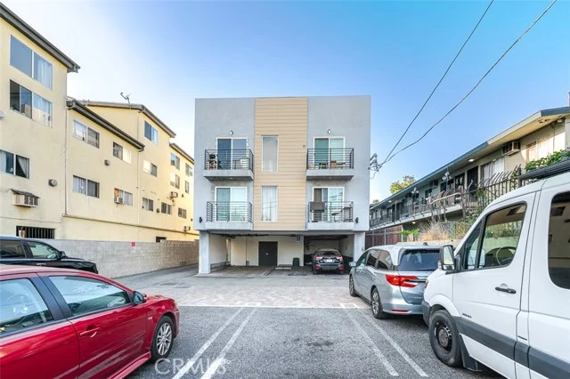 3324 Chapman photo 5