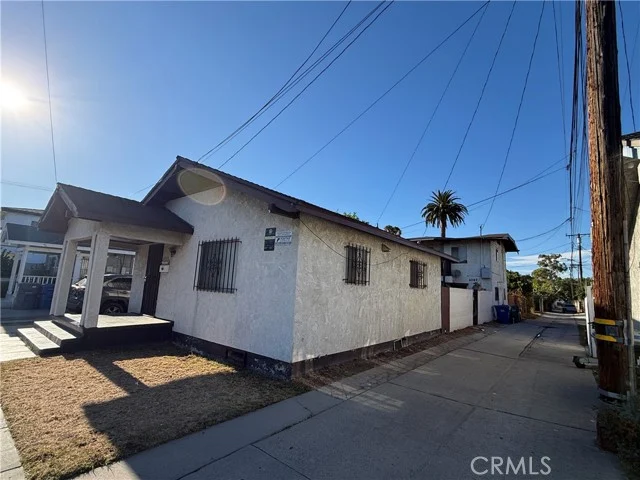 1045 E New York photo 3