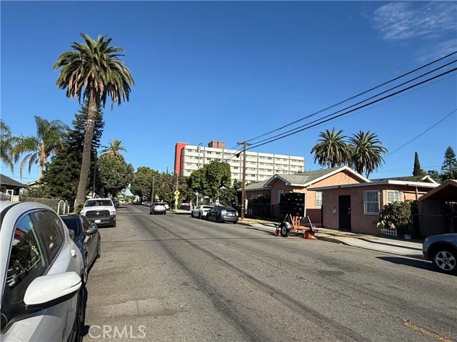 1045 E New York photo 4