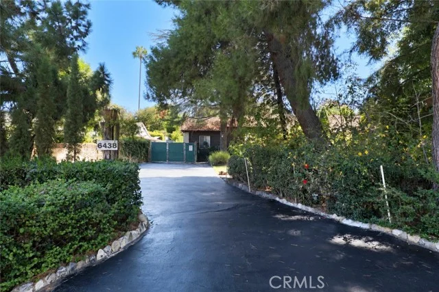 6438 Orion Avenue photo 2